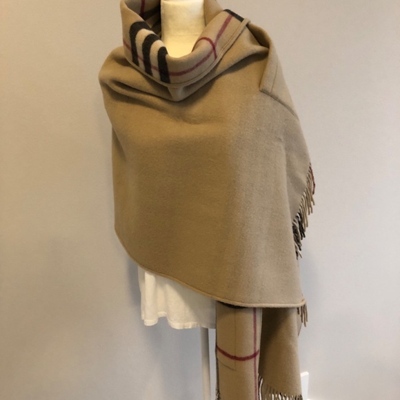 BURBERRY CAPE/ LARGE STOLE - Picture 7 of 16